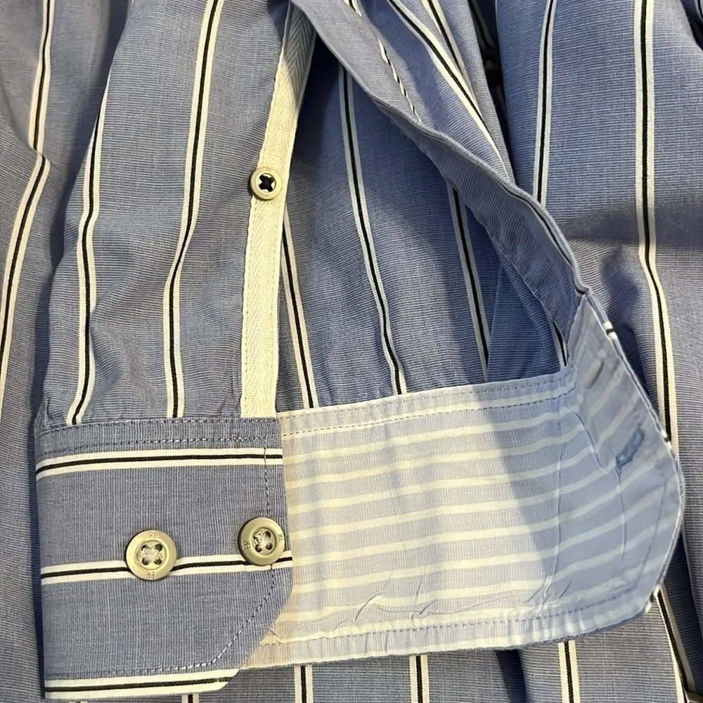 BANANA REPUBLIC Men’s Medium Button up long sleeve blue striped shirt.